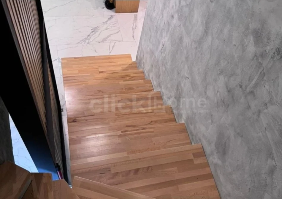 Durres, shitet Vile Gjiri Lalzit 4+1+Aneks+Ballkon , 400.000 €