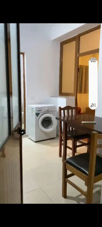 Tirane, jepet me qera apartament 1+1+Ballkon Kati 1, 65 m² 260 € (kinostudio)