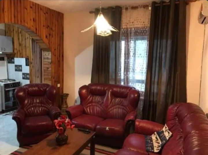 Tirane, jepet me qera apartament 1+1 Kati 2, 70 m² 400 € (medreseja)