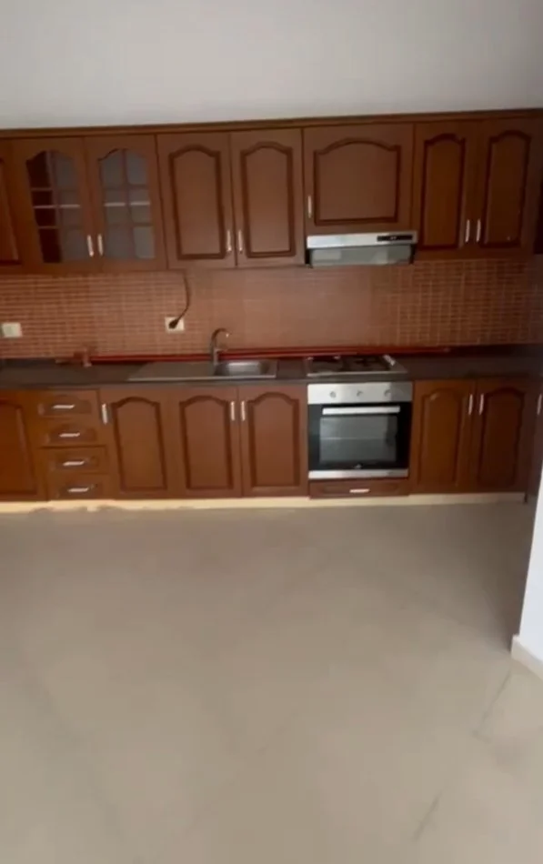 Tirane, shes apartament 2+1+Ballkon Kati 7, 117 m² 292.500 € (Qemal Stafa)