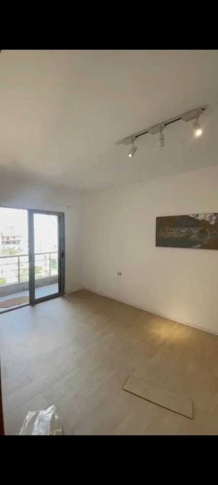 Tirane, shitet apartament 1+1 Kati 2, 75 m² 99.000 € (astiri)