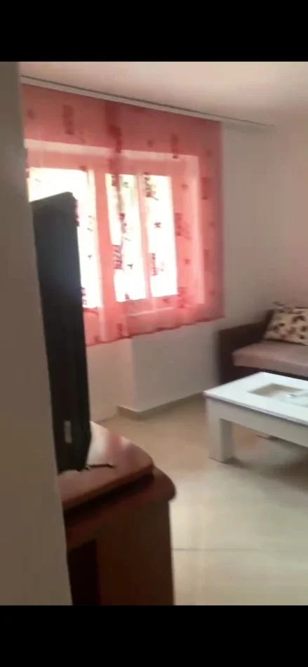 Tirane, shitet 1+1 Kati 1, 