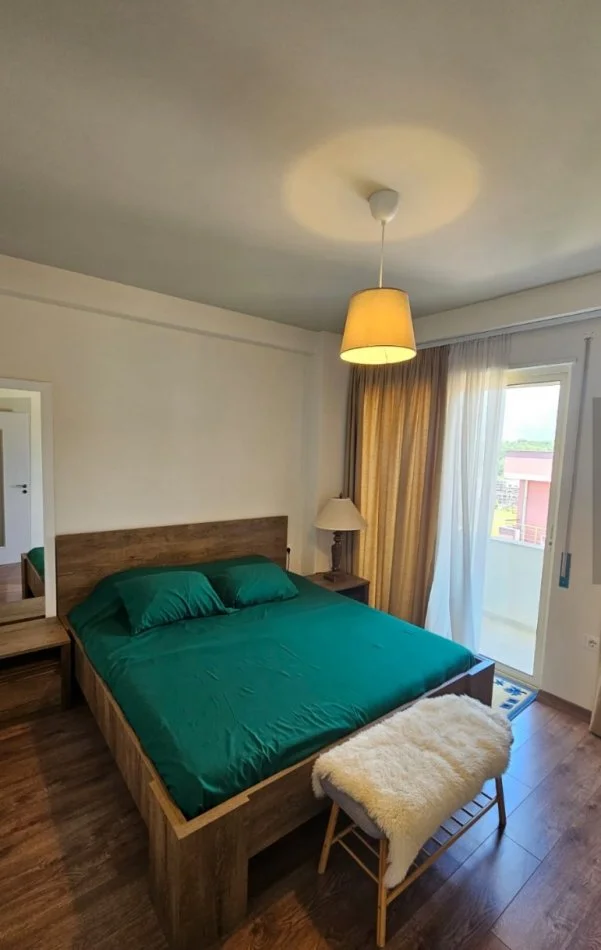 Tirane, jepet me qera apartament 1+1 Kati 4, 74 m² 450 € (RR.E ULLISHTES Liqeni i Thate)