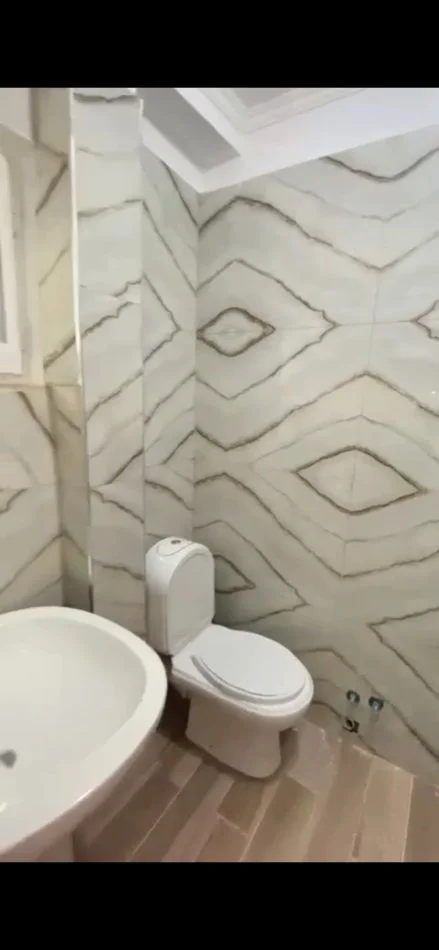 Tirane, shitet 2+1 Kati 2,