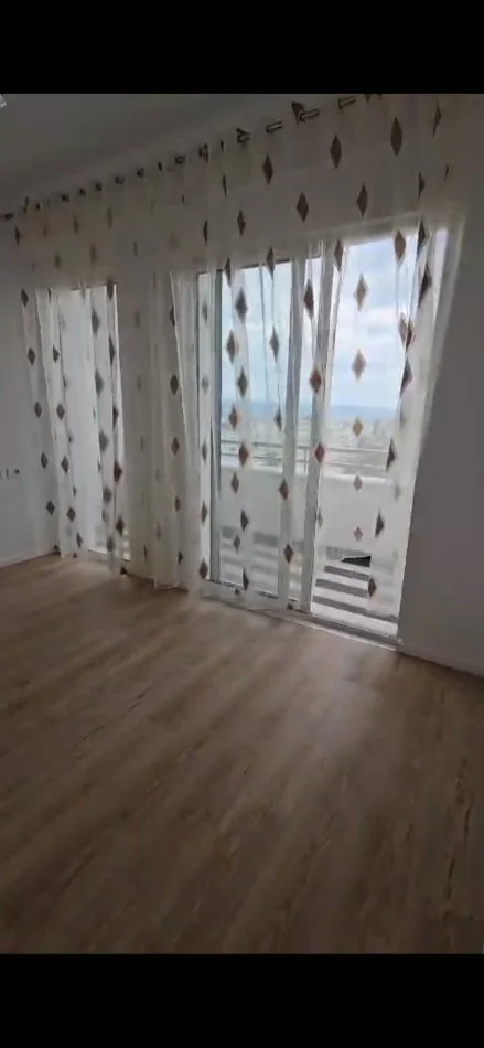 Tirane, shitet 1+1 Kati 2, 