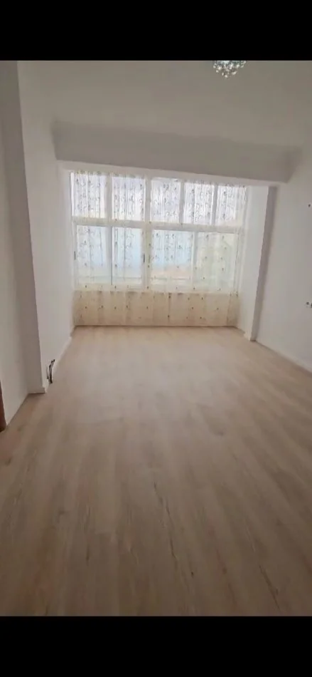 Tirane, shitet 1+1 Kati 2, 