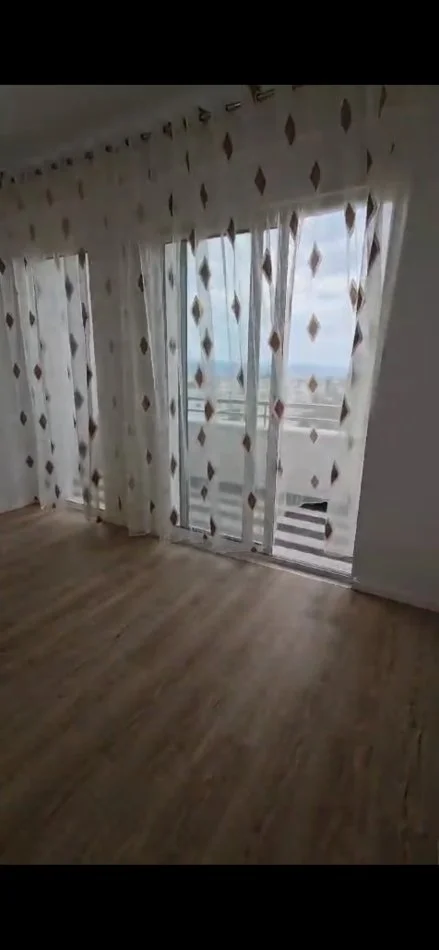 Tirane, shitet 1+1 Kati 2, 