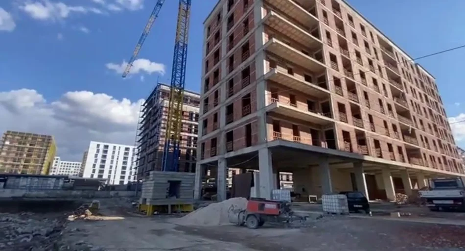 Tirane, shitet 1+1 Kati 2, 