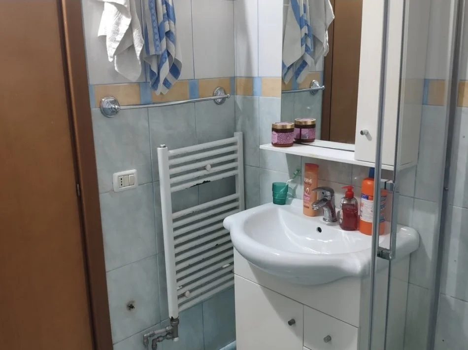 Tirane, jepet me qera apartament 2+1+Ballkon Kati 1, 102 m² 500 € 