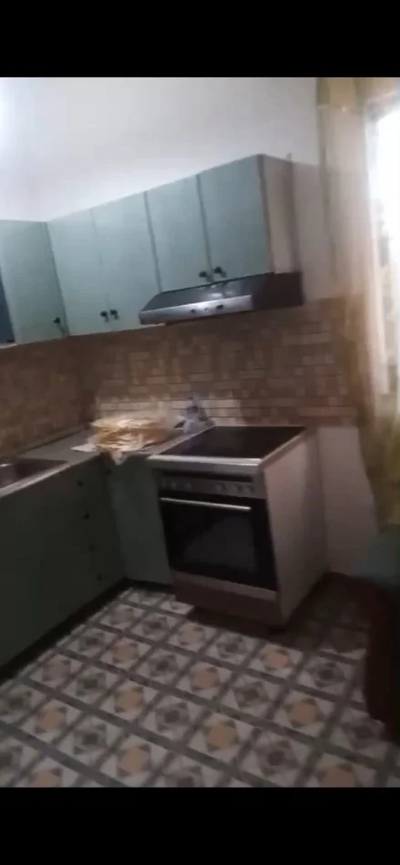 Tirane, jepet me qera Vile 1+1 Kati 1, 65 m² (Ne fund te rruges Jordan Misja)