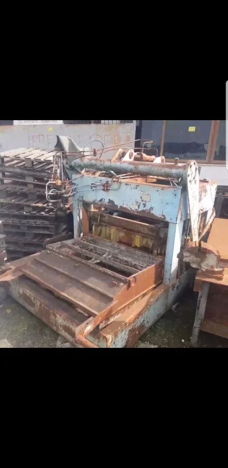 Tirane, shes Makineri Blloqe Betoni dhe Pllaka Trotuari 1100€