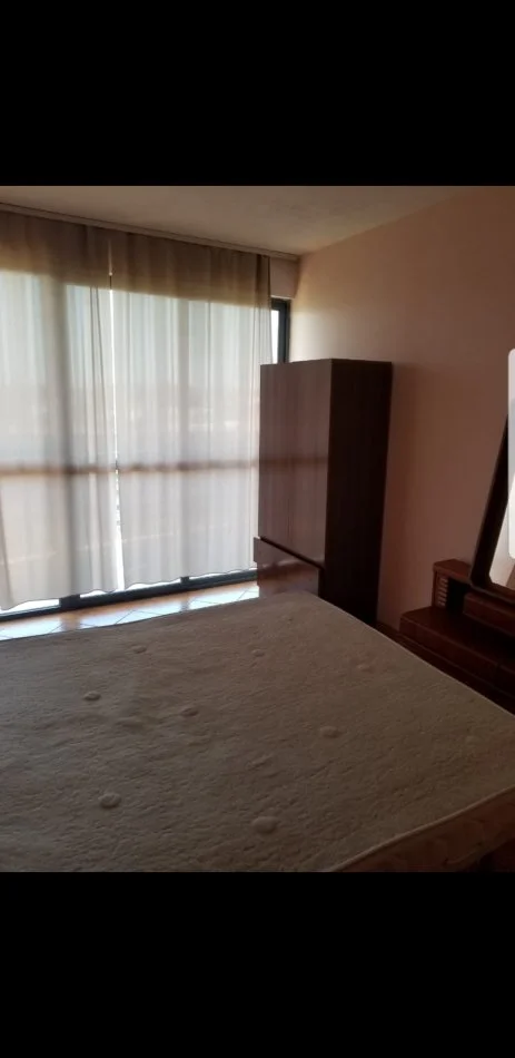 Tirane, jepet me qera apartament 1+1 Kati 4, 70 m² 300 € (Xhamlliku)