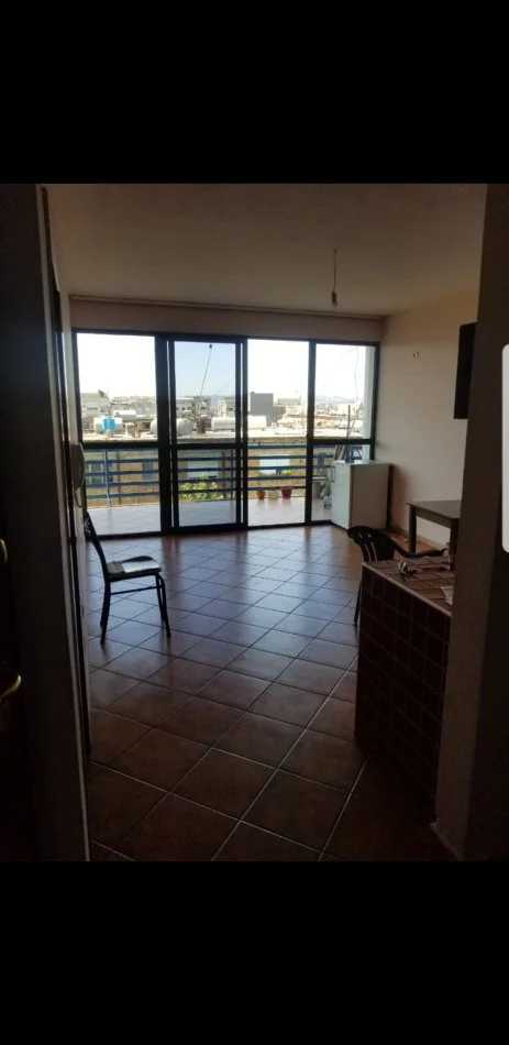 Tirane, jepet me qera apartament 1+1 Kati 4, 70 m² 300 € (Xhamlliku)