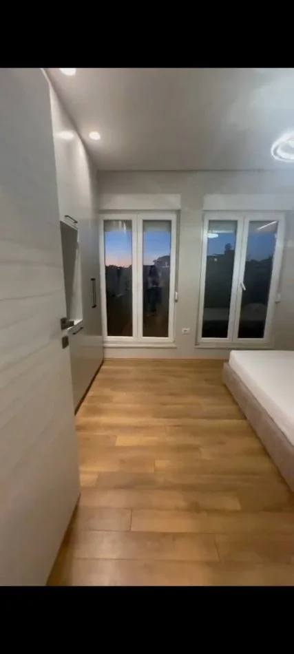 Tirane, jepet me qera Vile 3 Katshe , 2.800 € (Rezidenca White House, TEG)