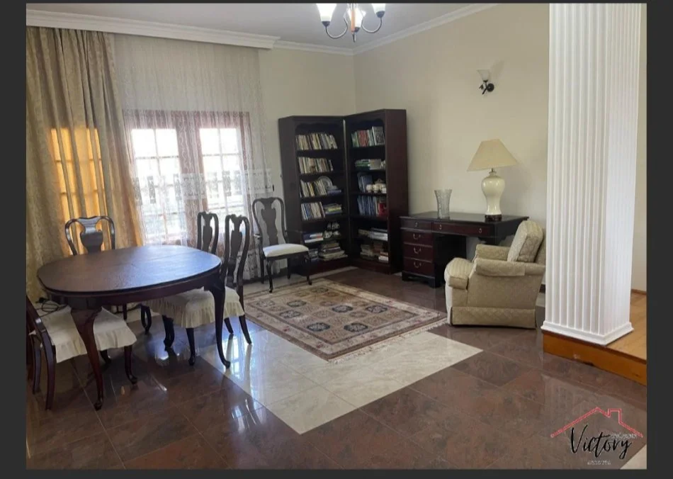 Tirane, jepet me qera Vile 3+1 Kati 2, 204 m² 1.000 € (Rruga Pjeter Budi)