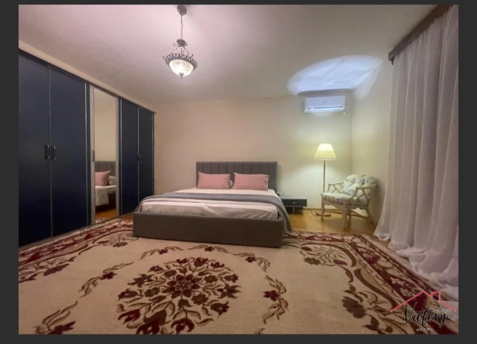 Tirane, jepet me qera Vile 3+1 Kati 2, 204 m² 1.000 € (Rruga Pjeter Budi)