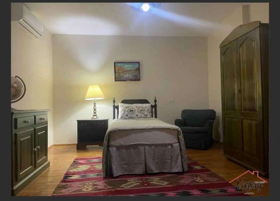 Tirane, jepet me qera Vile 3+1 Kati 2, 204 m² 1.000 € (Rruga Pjeter Budi)