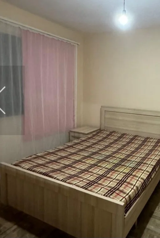 Tirane, jepet me qera Vile 1+1 Kati 1, 60 m² (Fundi Rruges Burgut, Perball Skrapit)