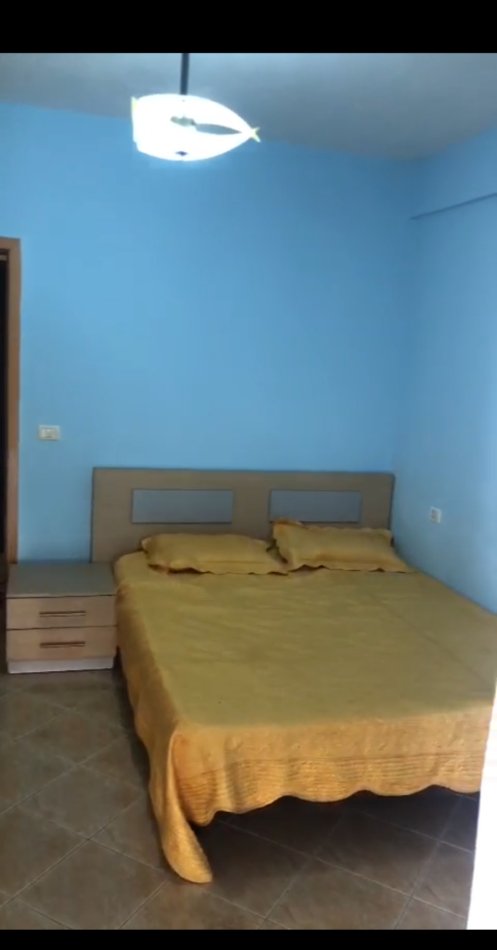 Tirane, jepet me qera Vile 2+1 Kati 2, 75 m² (200 m posht shinave te trenit)