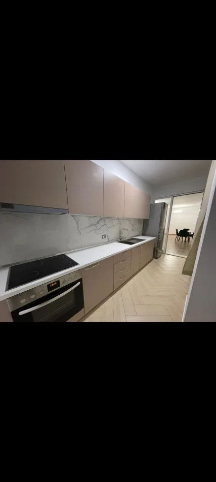 Tirane, jepet me qera apartament 2+1 Kati 4, 120 m² 500 € (Kinostudio)