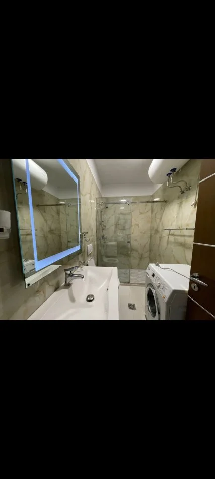 Tirane, jepet me qera apartament 2+1 Kati 4, 120 m² 500 € (Kinostudio)