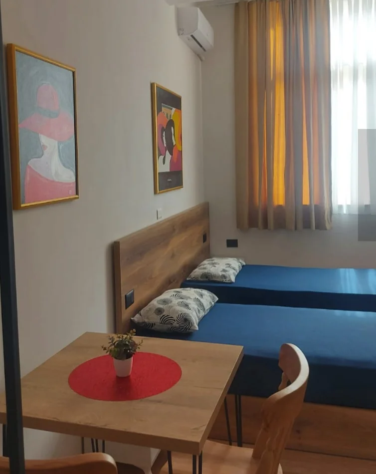 Tirane, jepet me qera garsonier 1+1 Kati 2, 35 m² (100 m Perball Frigoriferit, Siri Kodra)