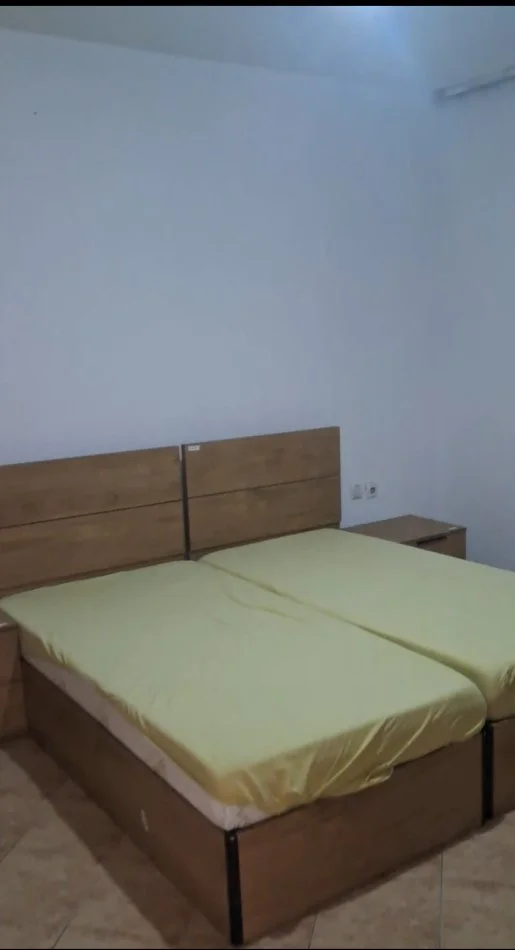 Tirane, jepet me qera Vile 1+1 Kati 1, 60 m² (Fundi Rruges Burgut, Mbrapa Skrapit)