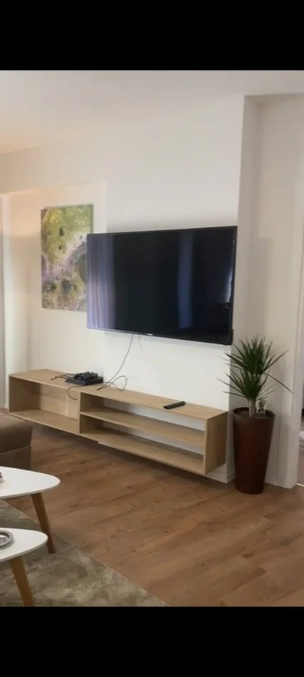 Tirane, jepet me qera apartament 1+1 Kati 3, 95 m² 800 € (Rruga e Durresit)