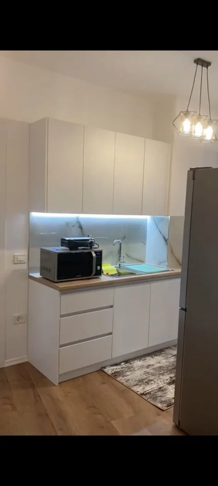 Tirane, jepet me qera apartament 1+1 Kati 3, 95 m² 800 € (Rruga e Durresit)