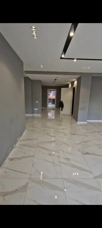 Tirane, jepet me qera ambjent biznesi Kati 2, 162 m² 1.800 € (Rruga Burgut, Kompleks Panorama)