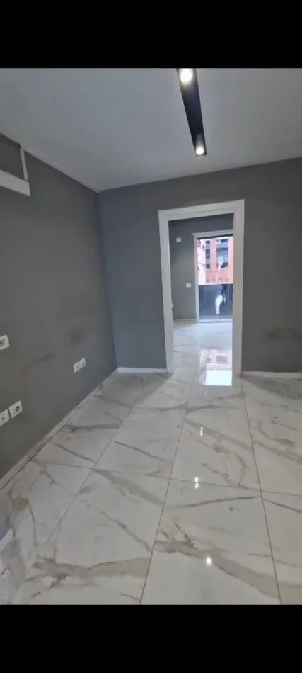 Tirane, jepet me qera ambjent biznesi Kati 2, 162 m² 1.800 € (Rruga Burgut, Kompleks Panorama)