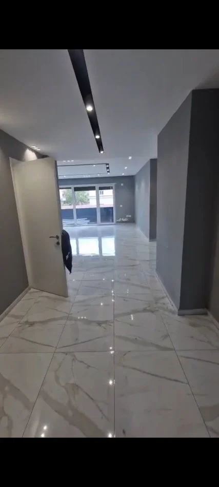 Tirane, jepet me qera ambjent biznesi Kati 2, 162 m² 1.800 € (Rruga Burgut, Kompleks Panorama)