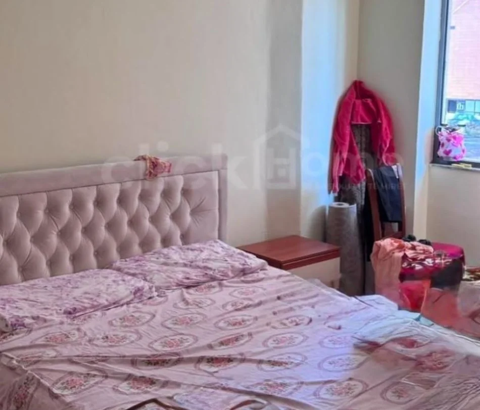Tirane, shes apartament 2+1 Kati 1, 80 m² (Komuna Parisit)