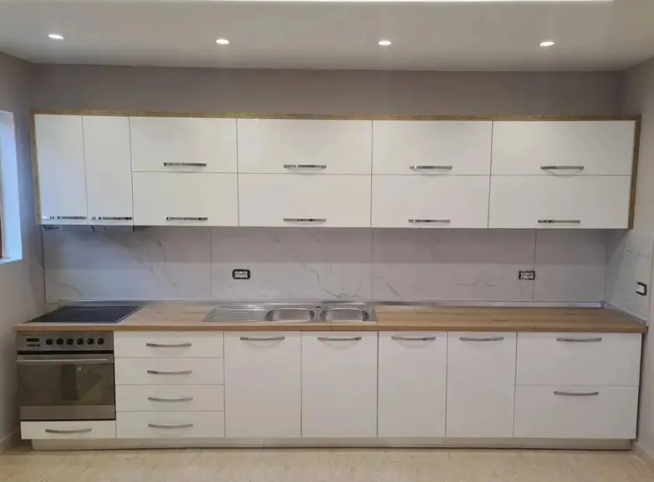 Tirane, shes Guzhina te Reja Akreliku + Paisje 1.100 €