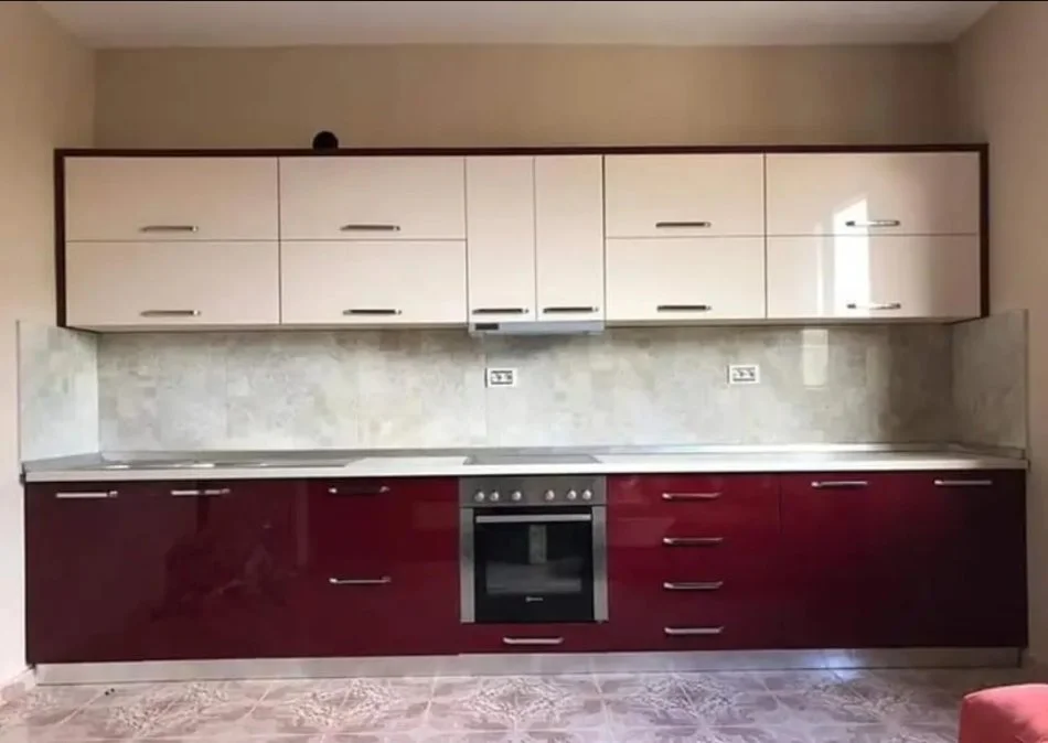 Tirane, shes Guzhina te Reja Akreliku + Paisje 1.100 €