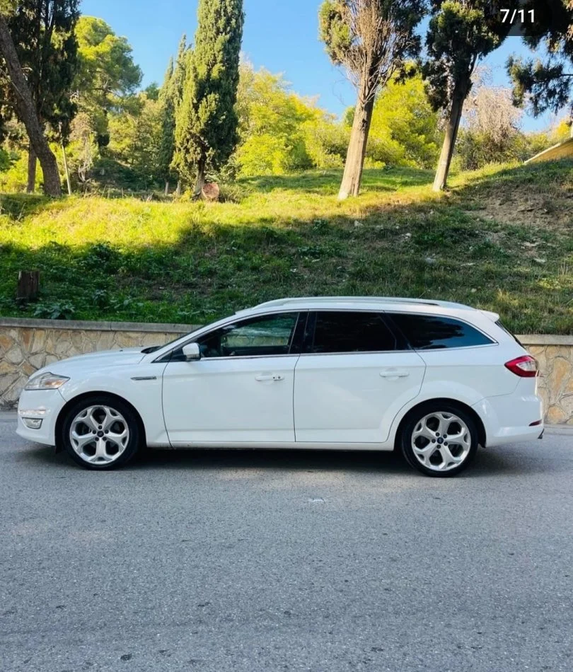 Durres, shes makine me portobagazh Ford Nafte, e bardhë automatik Kondicioner 230.000 km 5.000 €