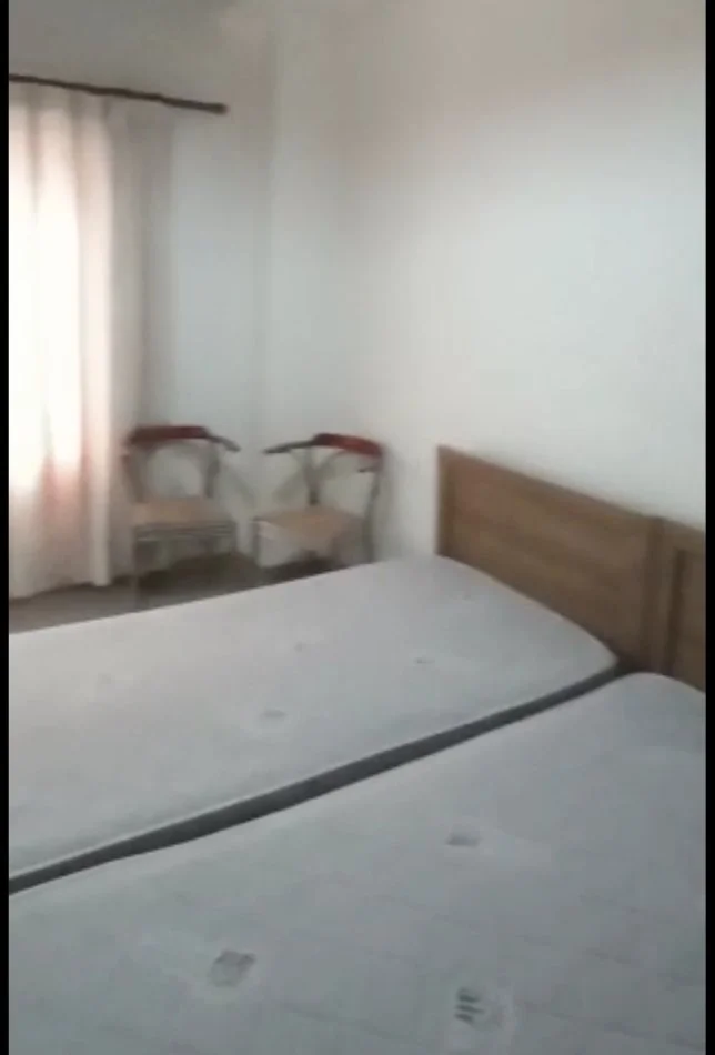 Tirane, jepet me qera Vile 1+1 Kati 1, 55 m² (Rruga Qemal Stafa,Pran Pazarit te Ri)