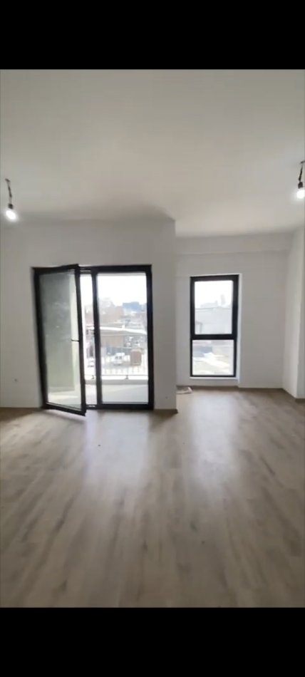 Tirane, shes apartament 1+1+Ballkon Kati 2, 73 m² 135.000 € (Bulevardi Ri)