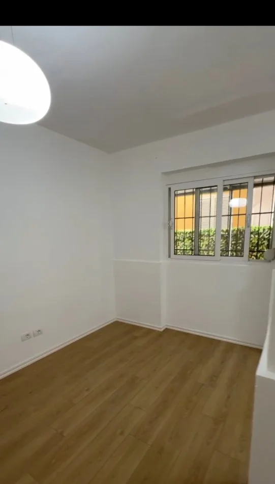 Tirane, shitet apartament 2+1+Ballkon Kati 1, 103 m² 138.000 € (RR.BILL KLINTON, KRISTAL CENTER)