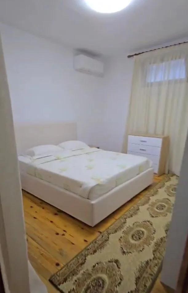 Tirane, jepet me qera apartament 3+1+Aneks Kati 1, 80 m² 550 € (VARRI BAMIT)