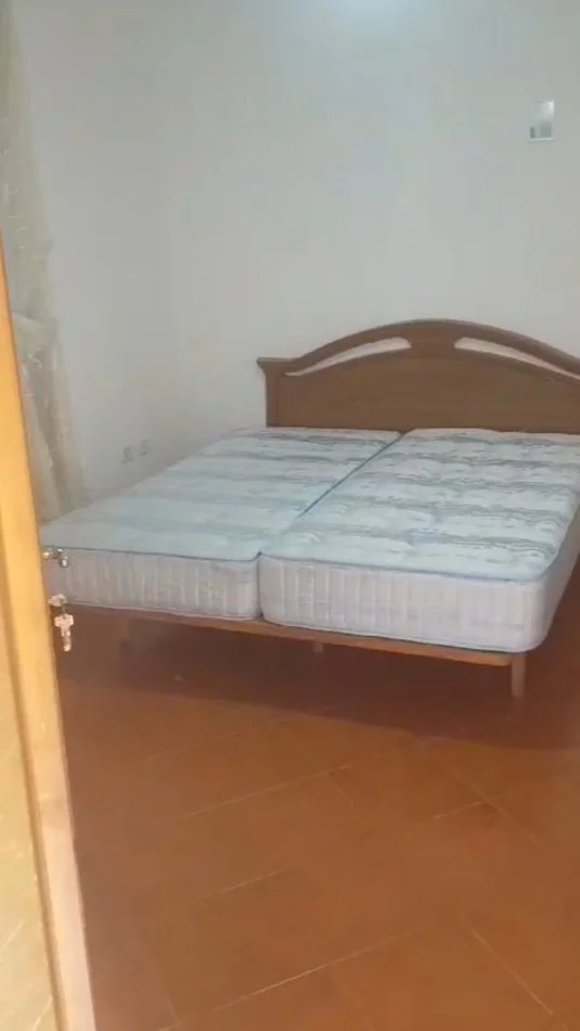 Tirane, jepet me qera Vile 1+1 Kati 1, 50 m² (5 min nga Big Market, Qytet Studenti)
