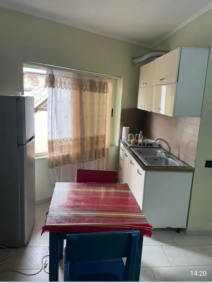 Tirane, jepet me qera garsonier 1+1 Kati 2, 30 m² (Ish Tregu Ushqimor, 100 m Siper Shkolles 1 Qershori)