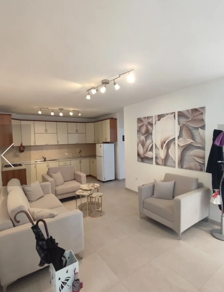 Tirane, jepet me qera apartament 2+1 Kati 4, 80 m² 590 € (Myslym shyri)