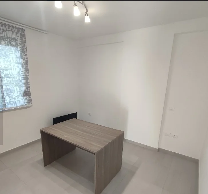 Tirane, jepet me qera apartament 2+1 Kati 4, 80 m² 590 € (Myslym shyri)