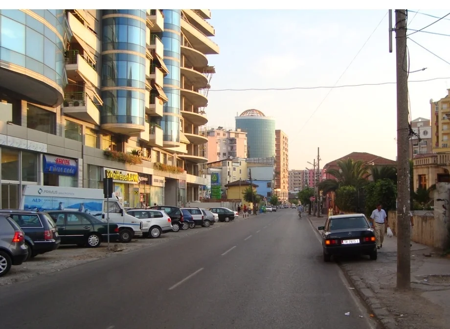 Tirane, shes dyqan , 45 m² 250.000 € (Rr.Dibres)