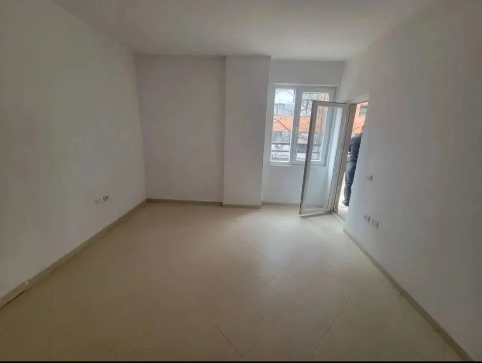 Tirane, shitet apartament 3+1+Ballkon Kati 1, 132 m² 125.000 € (Besim Alla)