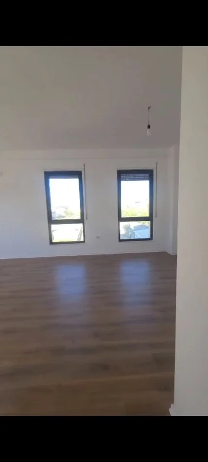Tirane, shitet 2+1 Kati 3, 107 m² 290.000 € (Oxhaku)