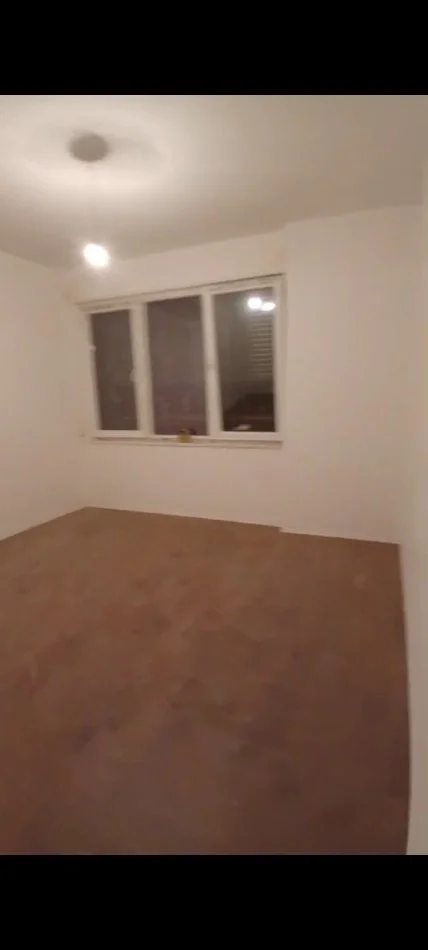 Tirane, jepet me qera zyre Kati 3, 95 m² 1.100 € (Pazari i ri)