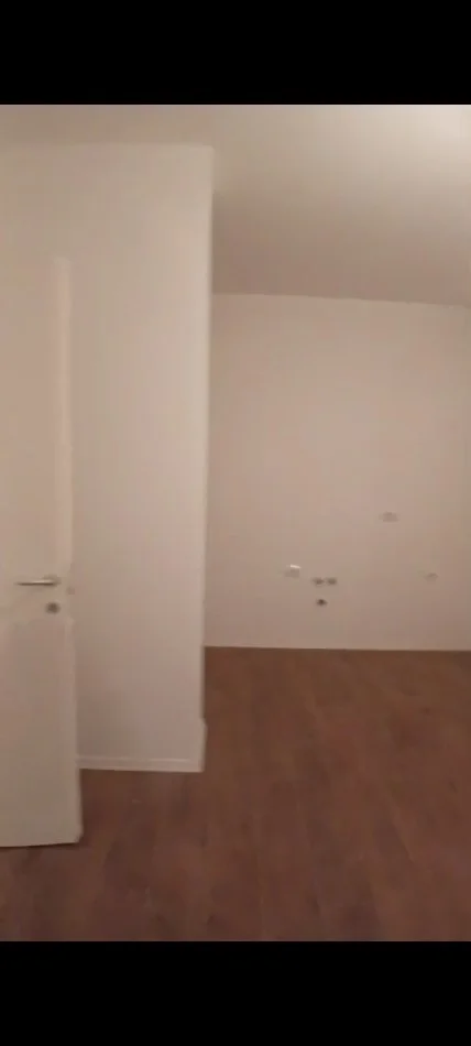 Tirane, jepet me qera zyre Kati 3, 95 m² 1.100 € (Pazari i ri)