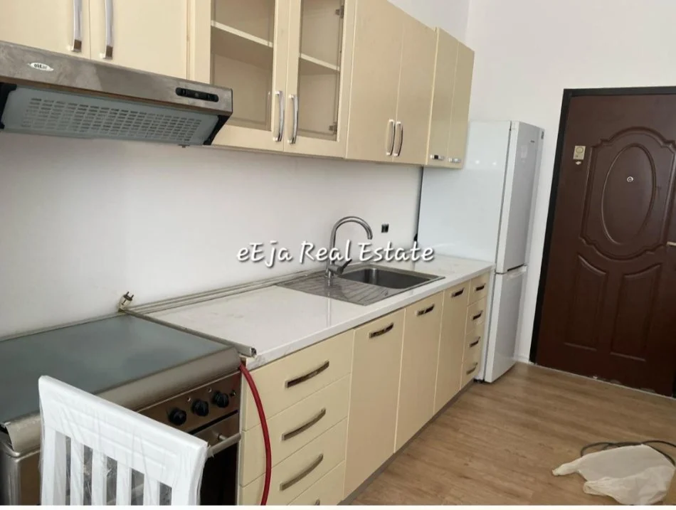 Tirane, jepet me qera apartament 2+1+Ballkon Kati 4, 120 m² 430 € (Yzberisht)